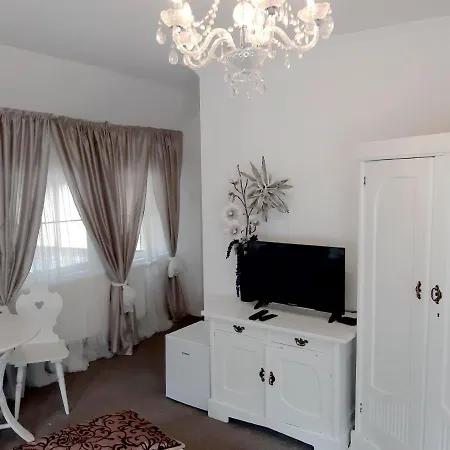 A Restaurace Belveder Romantico, Mini-zoo, Free Parking Guest house