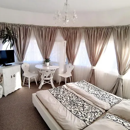 Guest house A Restaurace Belveder Romantico, Mini-zoo, Free Parking 3*