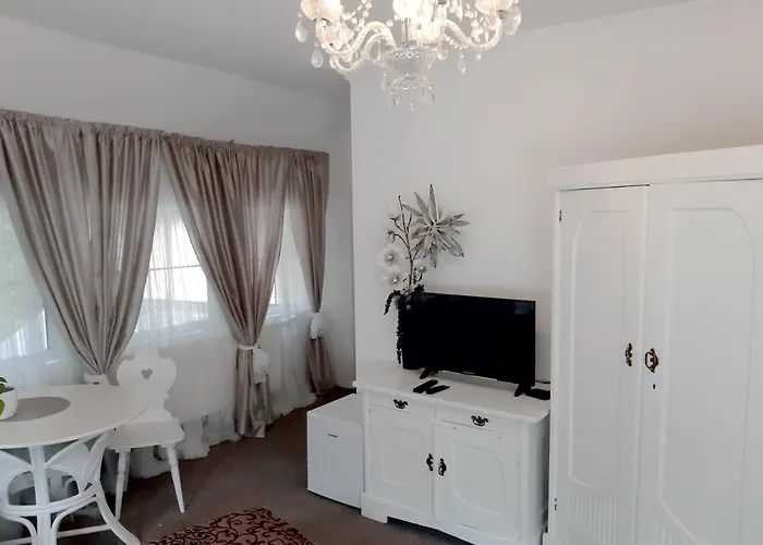A Restaurace Belveder Romantico, Mini-zoo, Free Parking Гостевой дом