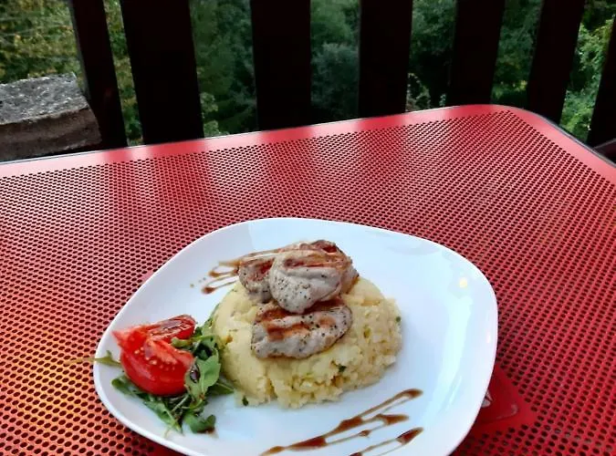 A Restaurace Belveder Romantico, Mini-zoo, Free Parking Гостевой дом Яхимов