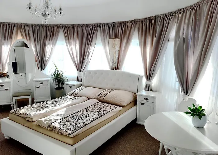 Гостевой дом A Restaurace Belveder Romantico, Mini-zoo, Free Parking 3*