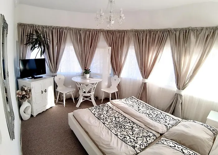 Гостевой дом A Restaurace Belveder Romantico, Mini-zoo, Free Parking 3*