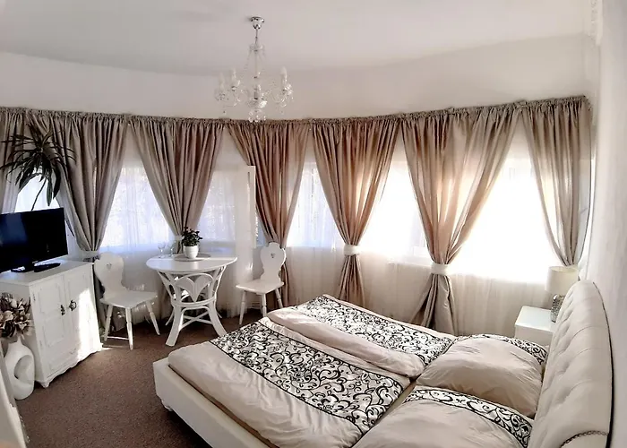 A Restaurace Belveder Romantico, Mini-zoo, Free Parking 3* Яхимов